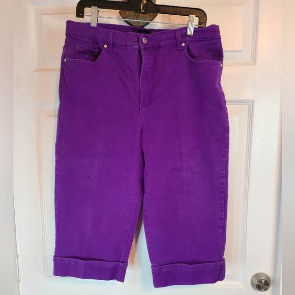 (582) Gloria Vanderbilt Woman's Amanda Classic Capri's, Size: 16 Color: Purple - Picture 1 of 15